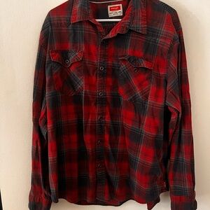 Wrangler Men's Red and Black Plaid Button Down Shirt